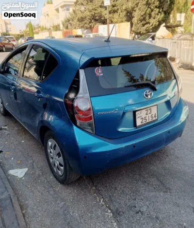 Toyota Prius Prius C 4