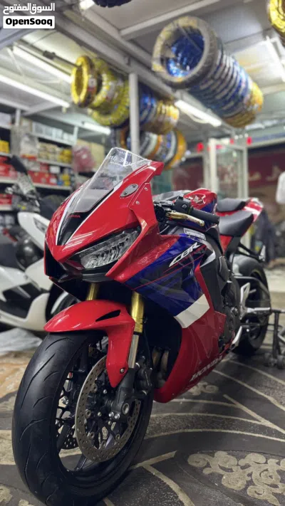 Honda CBR1000RR 3