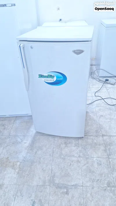 بيع ثلاجه شارب 8 قدم مكتب بحاله ممتازه جدا مع التوصيل والكفاله 3