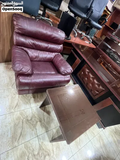 مكتب مدير كامل نظيف جدًا 4