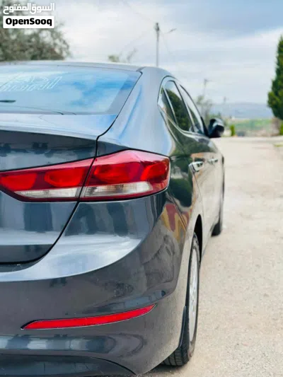 Hyundai Elantra Standard 4
