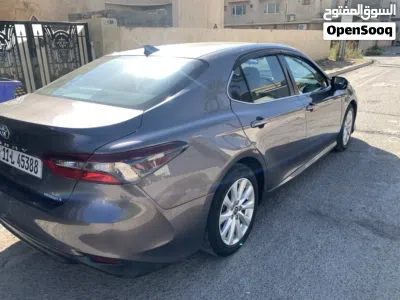 Toyota Camry LE HEV 2