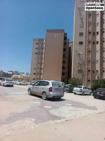 شقة للبيع في الحي الجامعي 4