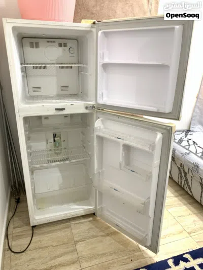 For sale: stove, automatic washing machine, bed, and refrigerator. 4