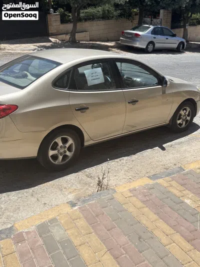Hyundai Elantra Standard 2