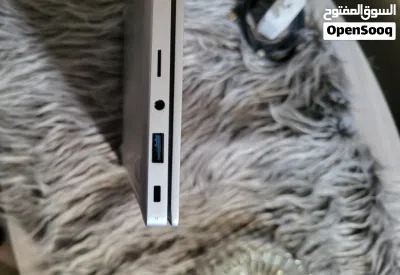 للبيع لابتوب Samsung بحالة ممتازة استعمال بنت 3