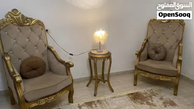 صالون للبيع الله يبارك معاه 3طاولات وبوفيه سعر 3600 4
