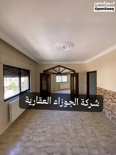 شقة طابقية فارغة للايجار 234 متر مع بلكونة في منطقة حي الصحابة 3