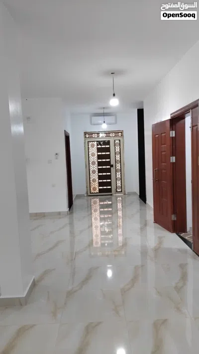 فيلا للبيع مساحة الأرض 1300 بقرب من طريق المطار مدخل حي قطر 2