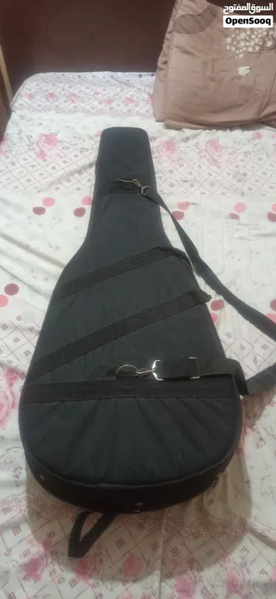 حقيبه ناعمه Gig Bag(جيجا باج) لحجم الجيتار الكلاسيك مصنوعة من القماش المبطن، خفيفة الوزن، وتُ 4