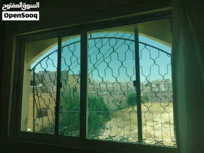 شباكين عرض مترين ب ارتفاع 125 بحاله ممتازه مع مناخل جديده 3