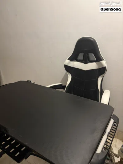 للبيع طاولة قيمك و كرسي 2