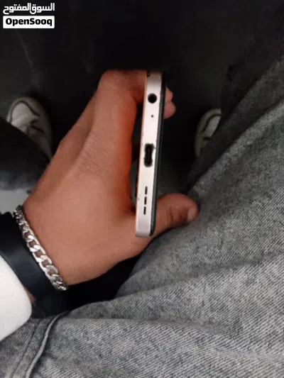 إنفينيكس هوت 30i ذهبي، هاتف مستعمل بحالة ممتازة مع شاحن و128 جيجابايت 2
