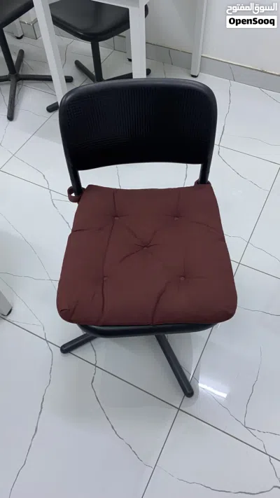 بطاولات و كراسي بكميات 30+ 2