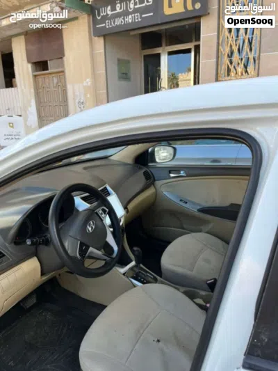 Hyundai Accent SE 2
