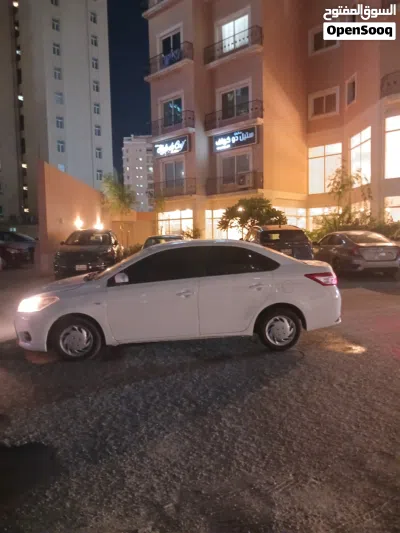 Toyota Yaris Basic 2