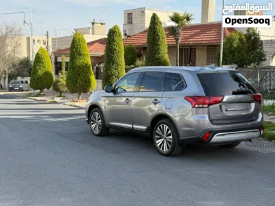 Mitsubishi Outlander Sport 3