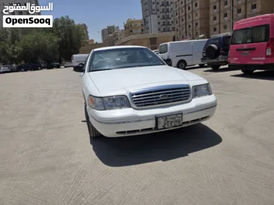 Ford Crown Victoria Standard 3