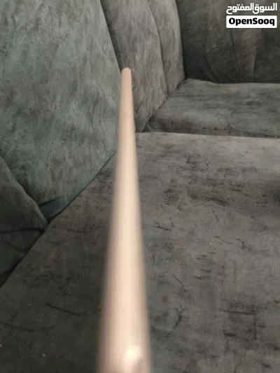 السلام عليكم شباب، عندي آيباد جيل تاسع (iPad 9) أريد أبيعه. الجهاز نظيف من كل النواحي وباقي الأمور ك 3