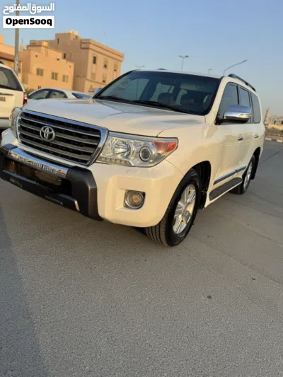 Toyota Land Cruiser GXR 2
