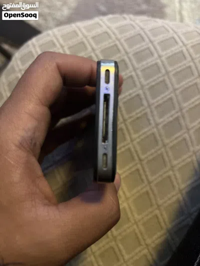 جهاز ايفون 4s جهاز نضيف ونادر تلاقي مثله وفي قطع نادره (الي بعرف قيمته بشتريه 3