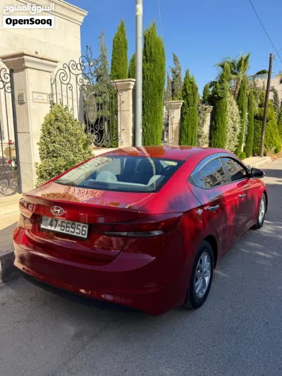 Hyundai Elantra Standard 4