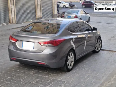 Hyundai Elantra Limited 4