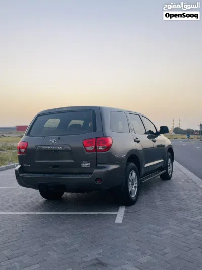 Toyota Sequoia Standard 4