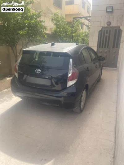 Toyota Prius Prius C 3