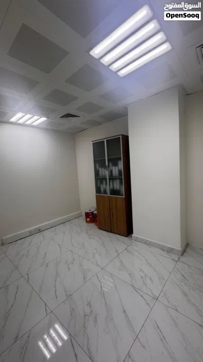 مكتب 120م بمساحه مفتوحه للايجار في 18 نوفمبر العذيبه/ Office Open Space For Rent In 18 Novembr 4