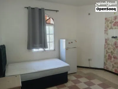 Prime location 30 sec walk to 18th nov road 3