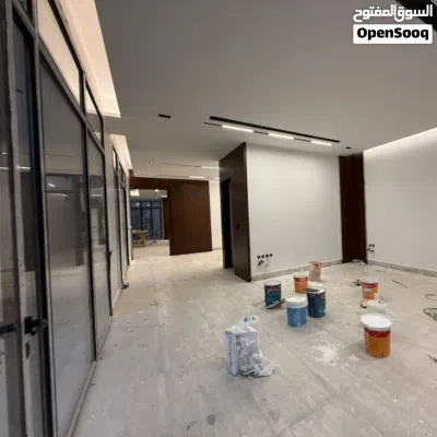 فنيين اعمال دهانات داخلية وخارجية بماركة جوتن واعمال دهانات الايبوكسي للمستودعات ومواقف السيارات. 4