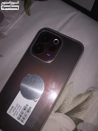 Vivo V70 1 month old phone. 4