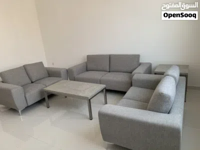 طقم كنبات مع الطاولات بحالة ممتازة 4