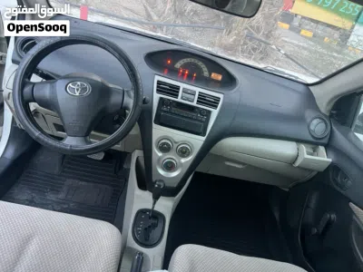 Toyota Yaris E 4