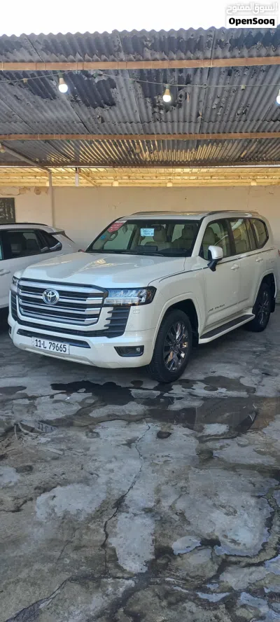 Toyota Land Cruiser GXR 2