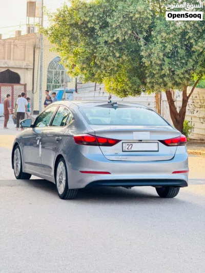 Hyundai Elantra SE 4