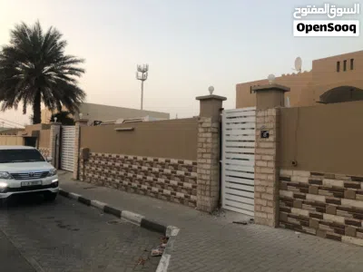 فيلا للبيع بالشارقة منطقة الجزات مكان مميز 2