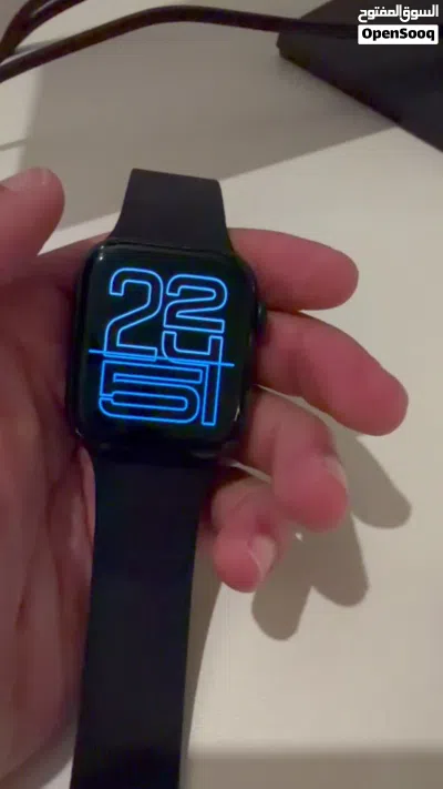 Apple watch SE 2 44mm with brand new strap and charging cable 3