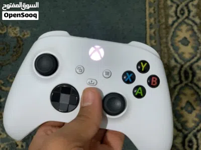 500 قيقا Xbox series s مع ذراعين وحده اصلية وثانيه درجة اولى بدون الباكو استعمال نظيف السعر 2100 2