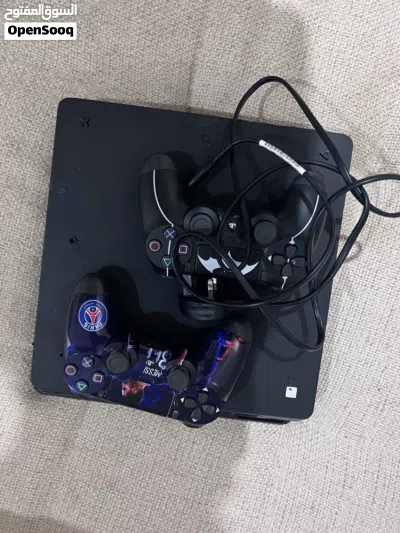 للبيع ثنين سوني 4 نظيفين جداً مع يدتين 3