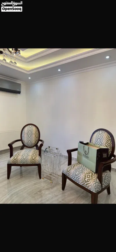 كنب بحالة ممتازة للبيع 2