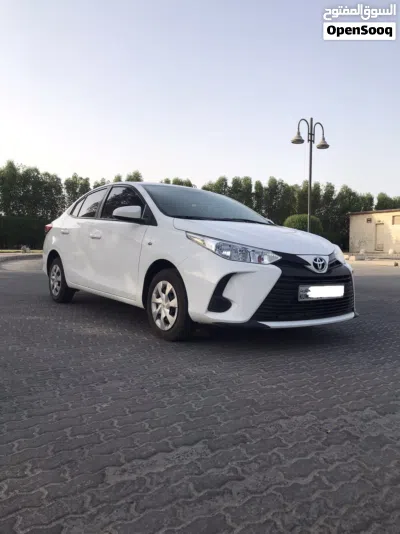 Toyota Yaris Y 4