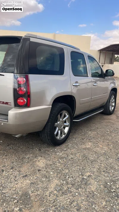 GMC Yukon Denali 4