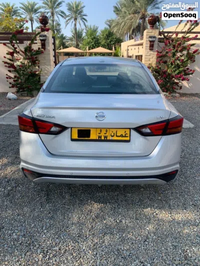 Nissan Altima SV 2