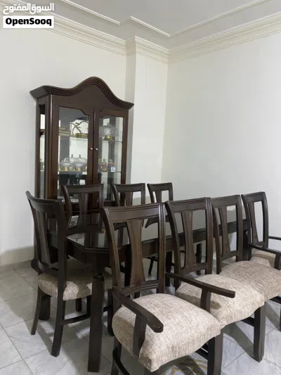 طاولة سفرة شبه جديدة و فضية 2