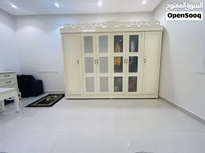 أغراض مستعملة للبيع في صباح الاحمد غرفة نوم بيضاء 130 دك غرفة نوم بني 95 دك طاولة سفرة 100 دك 2