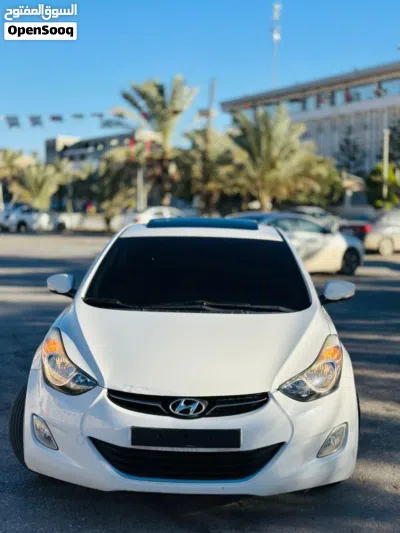 Hyundai Elantra Standard 3