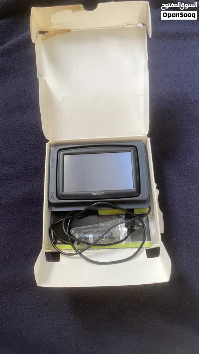 جهاز خرائط TOMTOM نظيف جدا 4