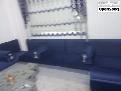 مجلس ارضي مكون من ست جنابي ست مراكي وست مساند مع برادي دبل رول وطاولات وسجادة 4